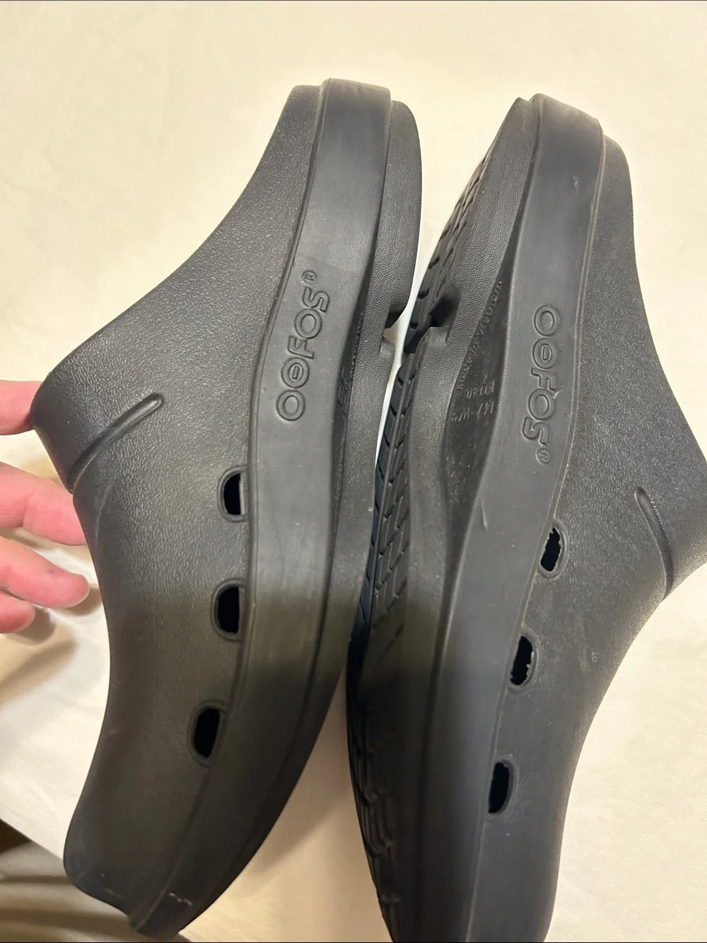 OOFOS Black Men's Slip-On Clogs with Vent Accents
